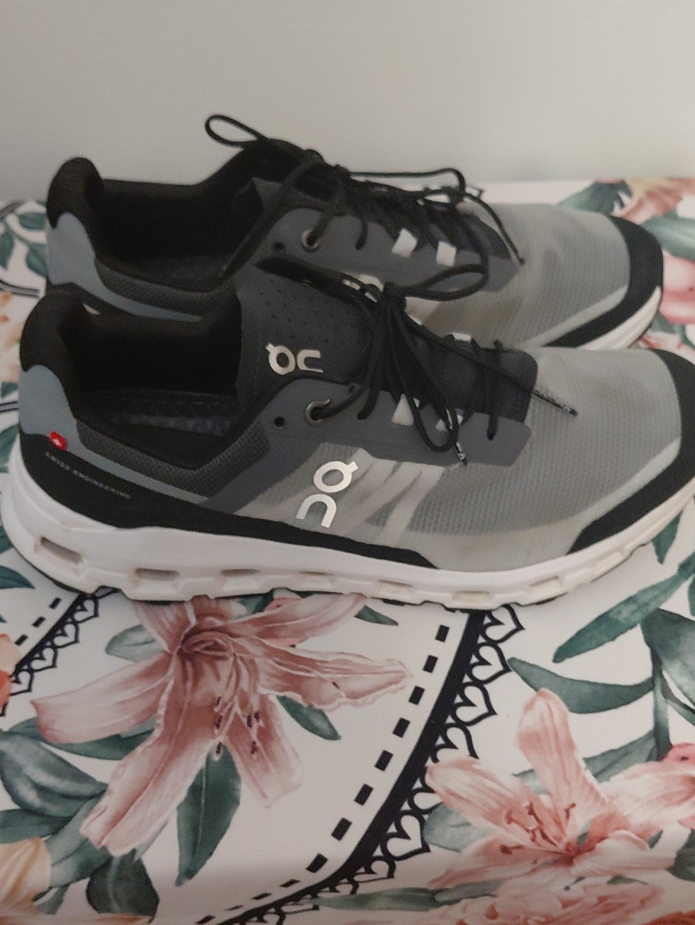 On Running Men's Athletic Shoes — Gray and Black